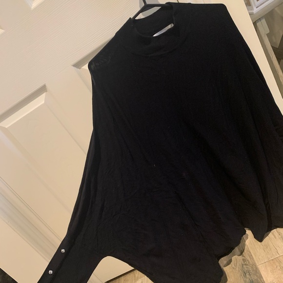 Flowy black long sleeve - Picture 3 of 3